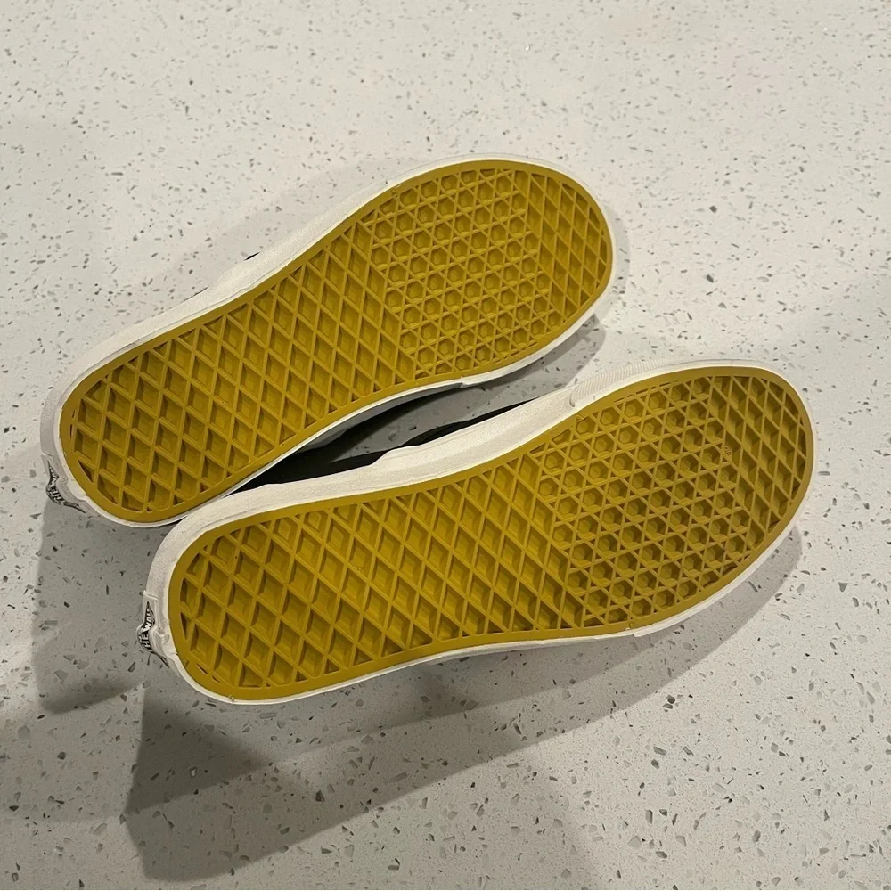 NWT Vans X Harry Potter Hufflepuff Slip-On sneakers Black Mens US 8